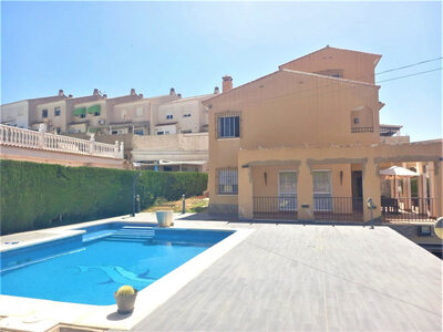 Villa te koop in Velez-Malaga, Malaga